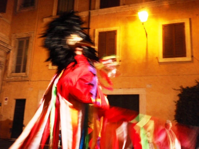 immagine per L'Uccello di Fuoco accende Piazza Mattei.