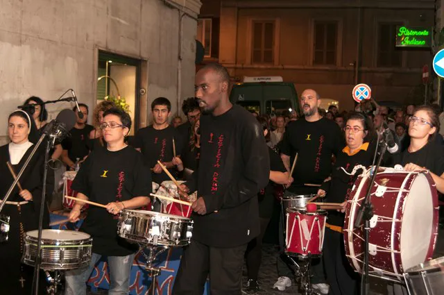 immagine per PASSERELLA DEGLI ARTISTI CHE PARTECIPANO ALLO STREET ART FESTIVAL 2013 #7 LETIZIA DRUMS