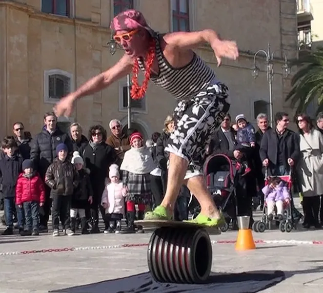 immagine per PASSERELLA DEGLI ARTISTI CHE PARTECIPANO ALLO STREET ART FESTIVAL 2013 #5 SCOTT FAIR