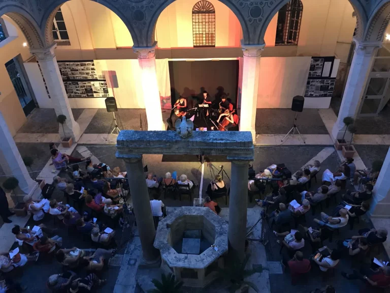 immagine per Le Belle Sere. Letture, concerti,spettacoli e libri a Ostia Lido.