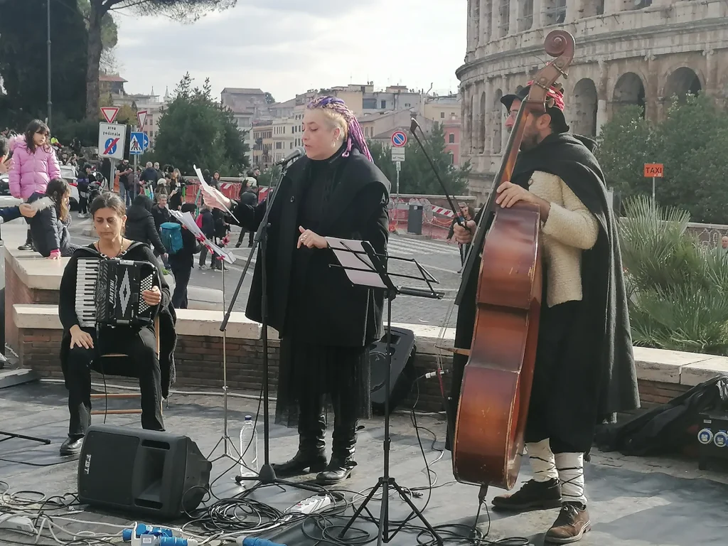 immagine per Anche dopo Natale Facciamo Festa fa cultura